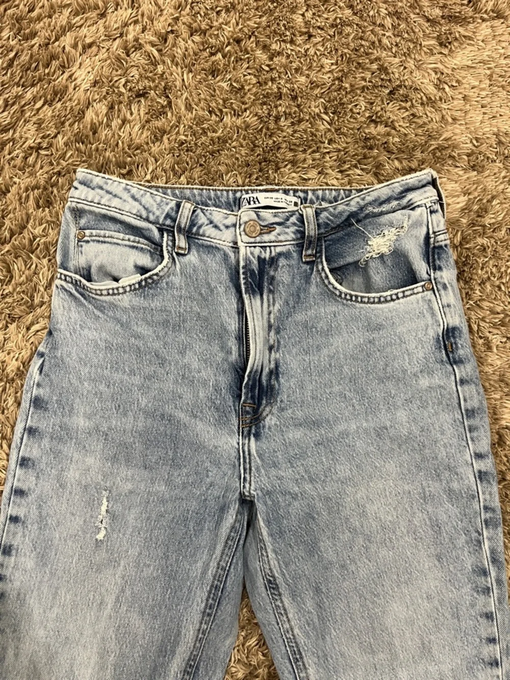 Zara Light Wash Wide-Leg Flare Jeans - Picture 3 of 6